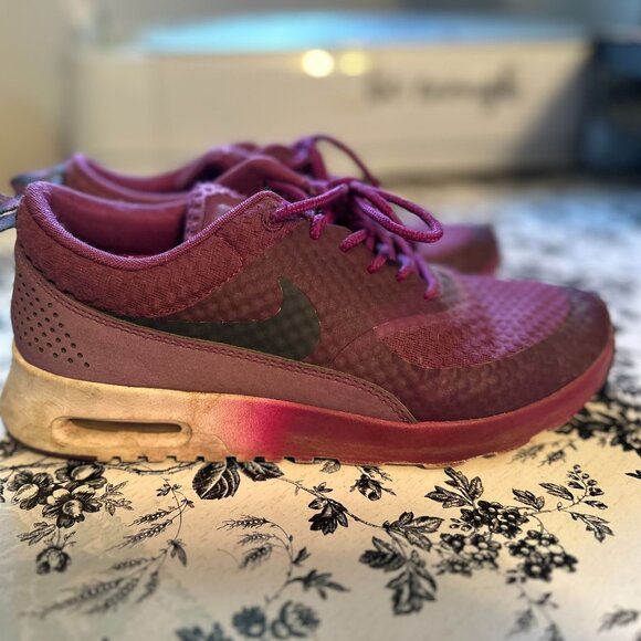 Nike Shoes Women's 8 Air Max Thea Premium Sneakers 616723-500 Purple - Picture 1 of 6